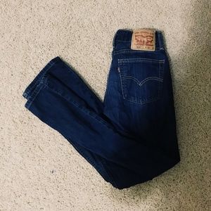 Straight leg high rise Levi’s with a HUGE patch!!